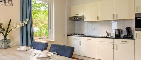 Fridge, dishwasher, coffee/tea maker, electric kettle