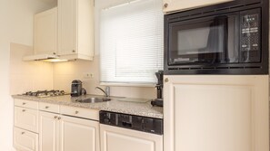 Fridge, dishwasher, coffee/tea maker, electric kettle