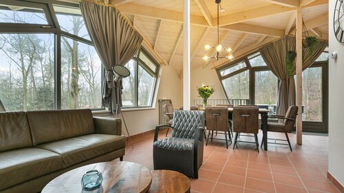 Detached bungalow for 8 people