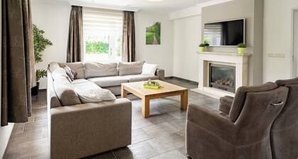 Semi-detached 10-person group accommodation