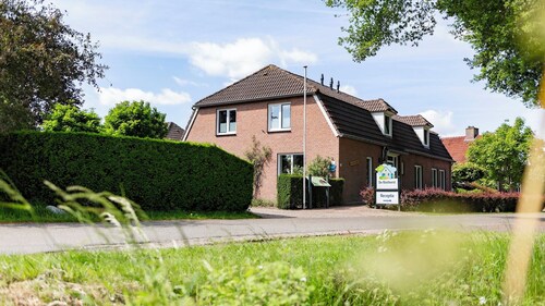 Semi-detached 10-person group accommodation