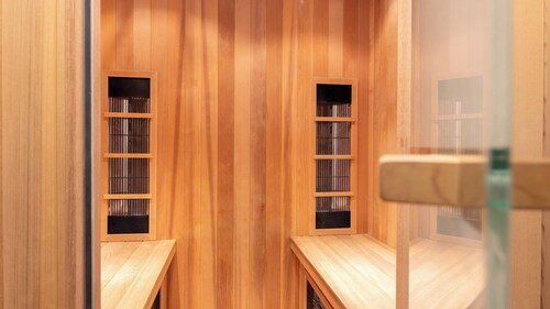 Semi-detached 10-person group accommodation