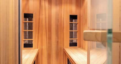 Semi-detached 10-person group accommodation