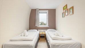 5 bedrooms, bed sheets