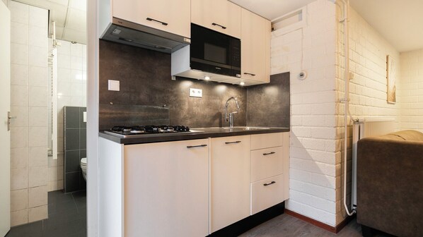 Fridge, coffee/tea maker, electric kettle, dining tables