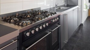 Coffee/tea maker, cookware/dishes/utensils, dining tables