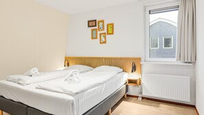 5 bedrooms, free WiFi, bed sheets