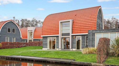 Luxury bungalow for 10 persons