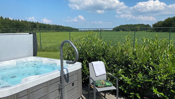 Outdoor spa tub - Schoonhoven Wellness 6 (Hollandscheveld)