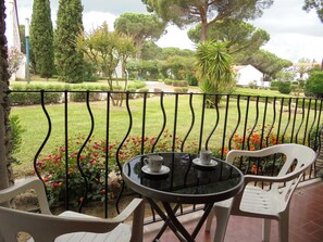 Outdoor dining - 2-room apartment, near sea for 4 people, garden (Argelès-sur-Mer)