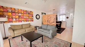 Televisión y oficina 