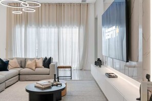 TV, video games, offices - 5836-Lakefront Grandeur: 15BR & Themed Suites (Orlando)