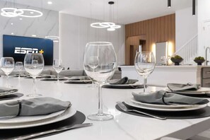 Dining - 5836-Lakefront Grandeur: 15BR & Themed Suites (Orlando)