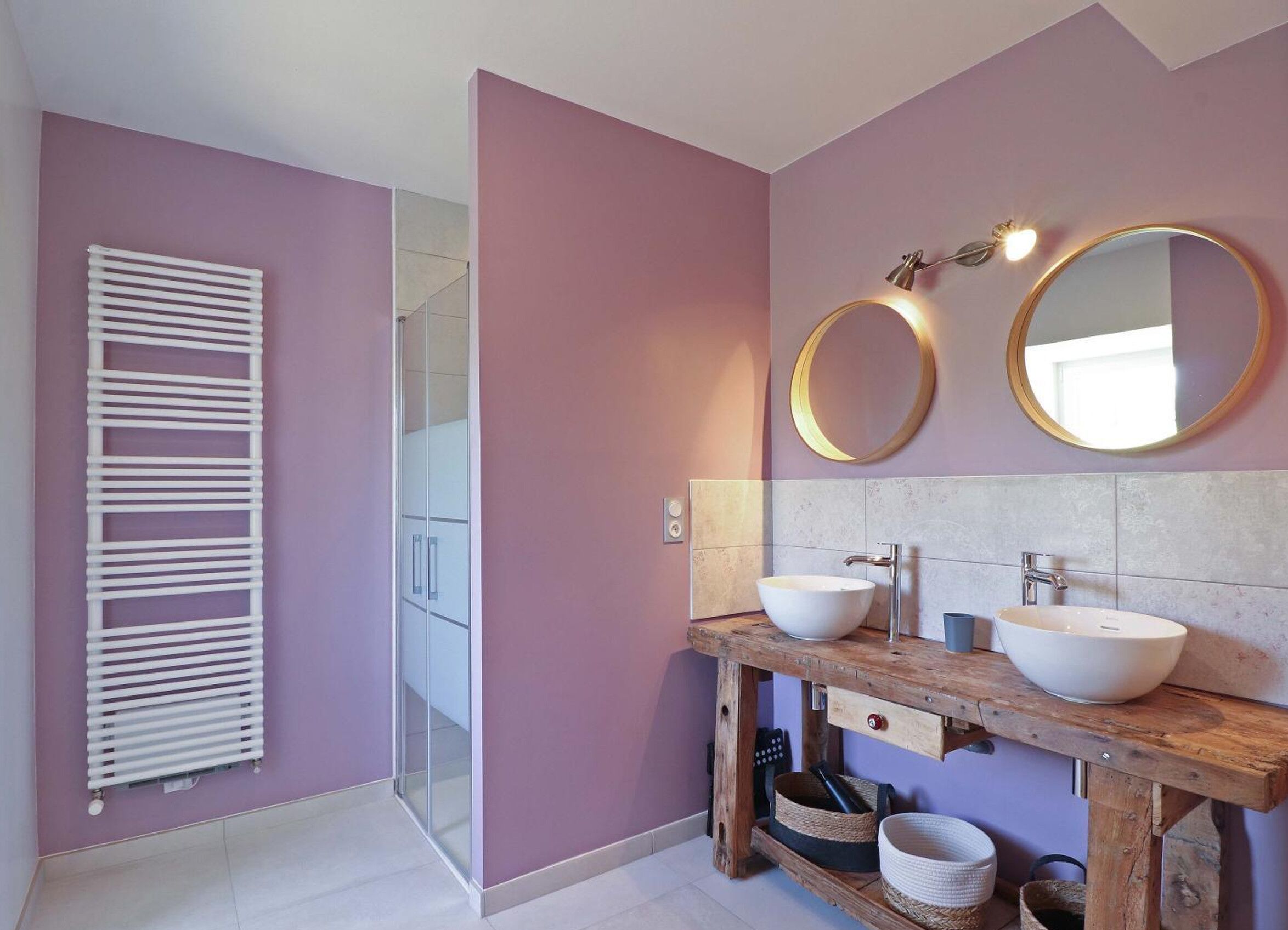 Sèche-cheveux, serviettes fournies