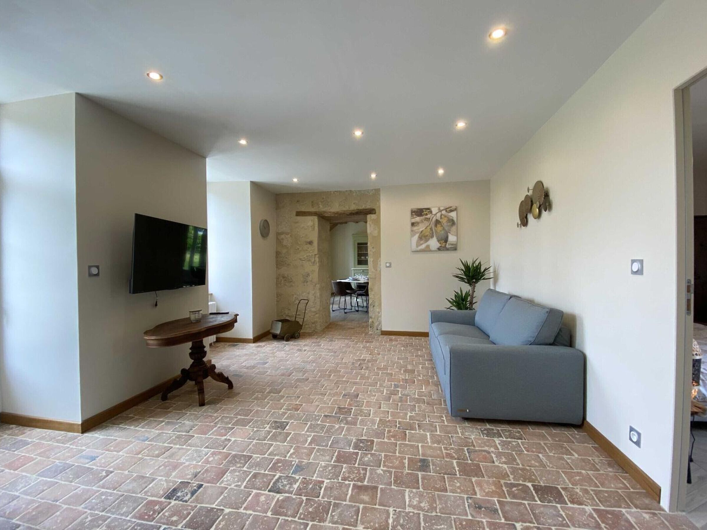 Fernseher, Kamin, Tischfußball