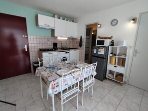 Fridge, microwave, stovetop, coffee/tea maker