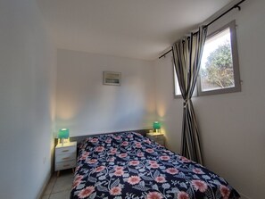 1 bedroom - Cozy T2 Apartment - Private Parking, Terrace, Tennis, Near Beach - Sleeps 4 (Fleury-Saint-Pierre-la-Mer)