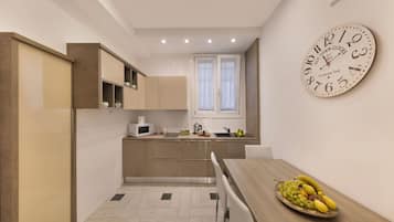 Appartement luxueux, vue sur la ville | Cuisine privée | Cafétière à espresso, bouilloire électrique