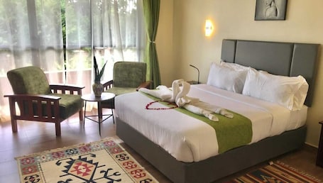 Executive Double Room, Pool View | Premium bedding, free WiFi