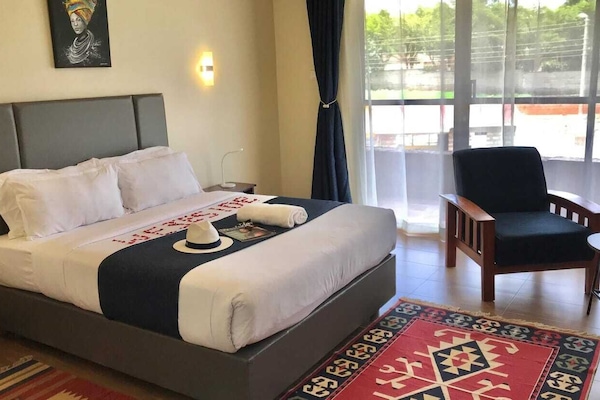 Habitación ejecutiva doble, vistas a la piscina | Ropa de cama de alta calidad y wifi gratis