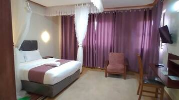 Chambre Double Exécutive, vue piscine | Literie de qualité supérieure, Wi-Fi gratuit