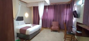 Executive-Doppelzimmer, Poolblick | 1 Schlafzimmer, hochwertige Bettwaren, kostenloses WLAN