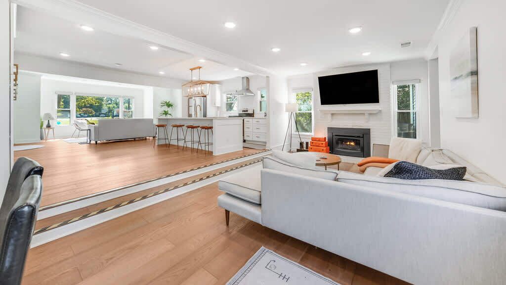 TV, fireplace, offices