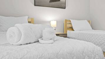 3 bedrooms, iron/ironing board, WiFi, bed sheets