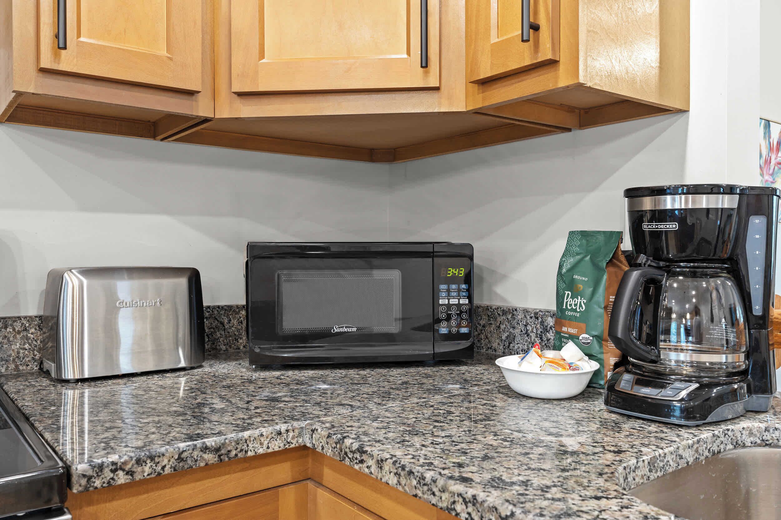 Køleskab, mikrobølgeovn, ovn, kogeplade