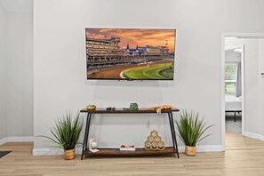 3 室のベッドルーム、アイロン / アイロン台、WiFi、ベッドシーツ