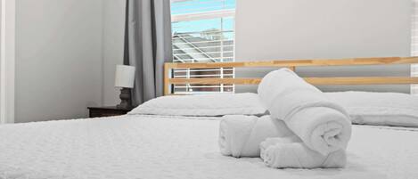 3 bedrooms, iron/ironing board, WiFi, bed sheets