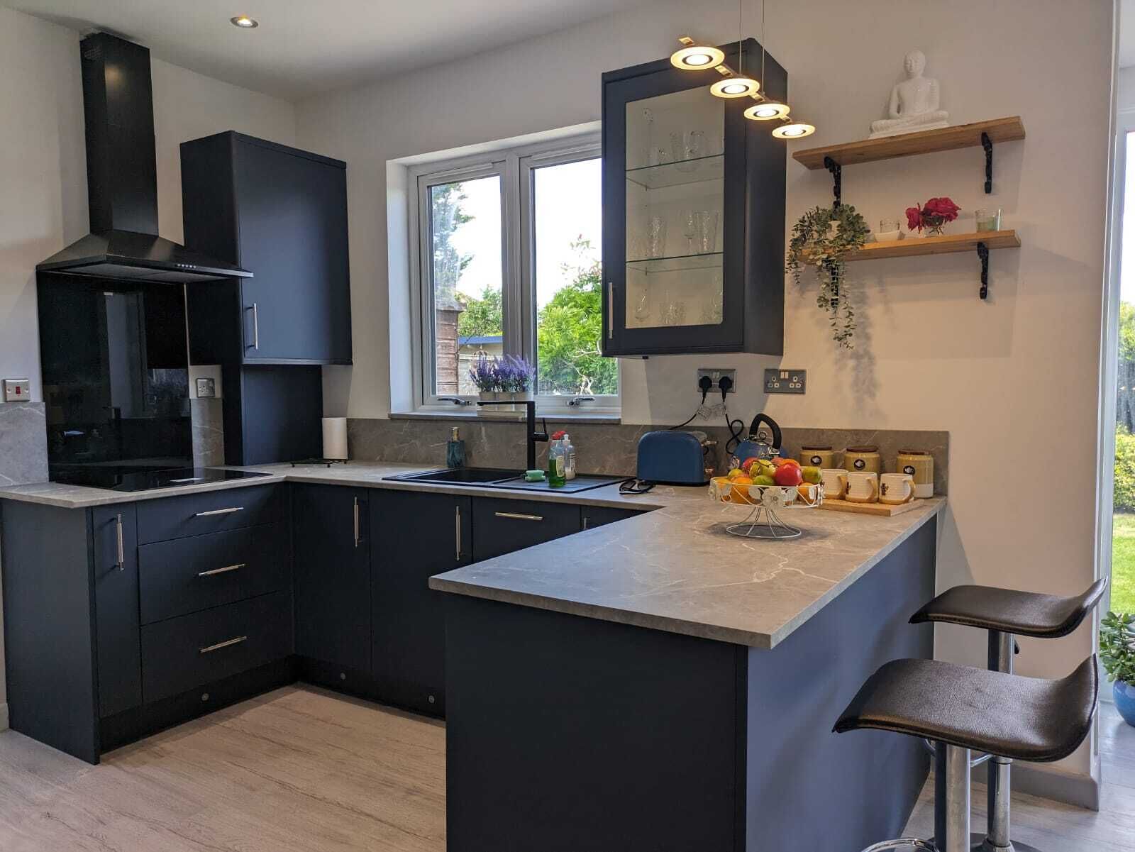 Cottage | Private kitchen | Fridge, microwave, oven, stovetop