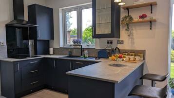 Cottage | Private kitchen | Fridge, microwave, oven, stovetop