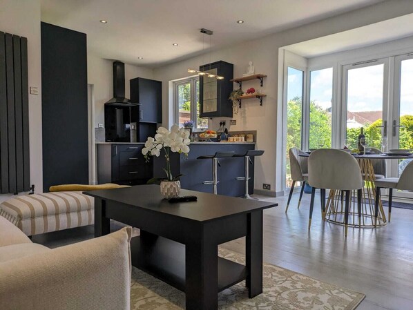 Cottage | View from property - Cozy Cottage Stay - Modern, Cozy, Close to London (Epsom)