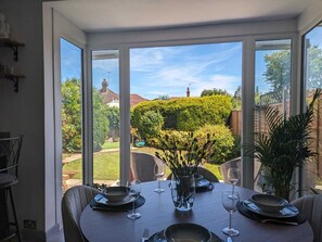 Cottage | Dining - Cozy Cottage Stay - Modern, Cozy, Close to London (Epsom)