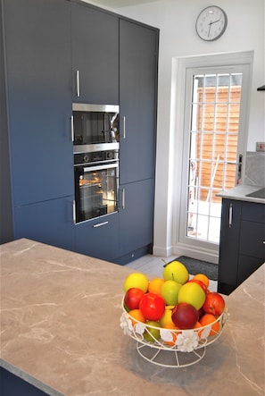 Ferienhaus | Eigene Küche | Kühlschrank, Mikrowelle, Ofen, Herdplatte
