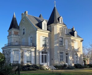 Exterior - Magnificent chateau in the heart of Touraine, 15 minutes from Tours. (Esvres-sur-Indre)