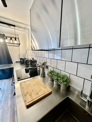 Classic-lejlighed - byudsigt | Privat køkken | Køleskab, mikrobølgeovn, ovn, kogeplade