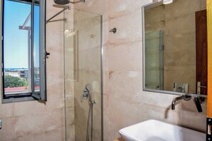 Shower, hair dryer, towels - Romantic Corner Christos (Stalos)