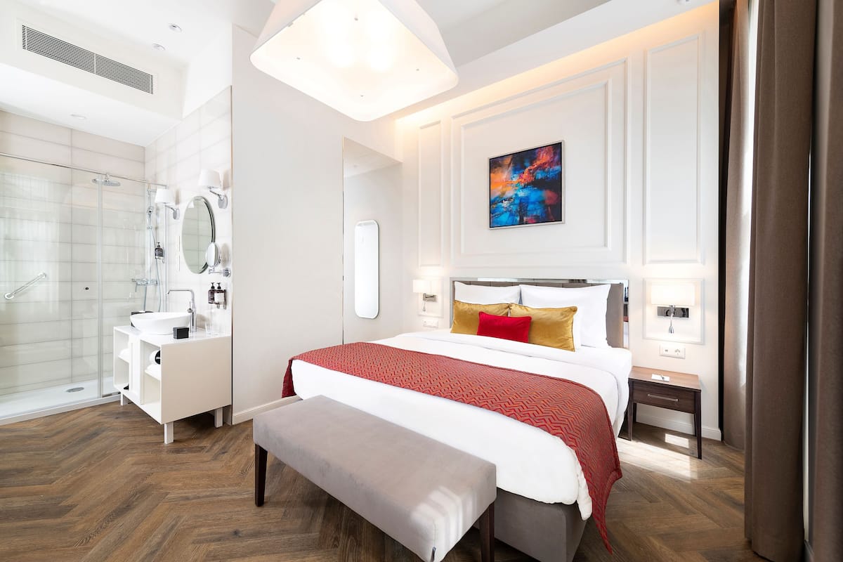 Grand Double Room | Premium bedding, minibar, in-room safe, desk