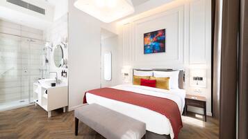 Quarto casal grand | Roupas de cama premium, frigobar, cofres nos quartos, escrivaninha