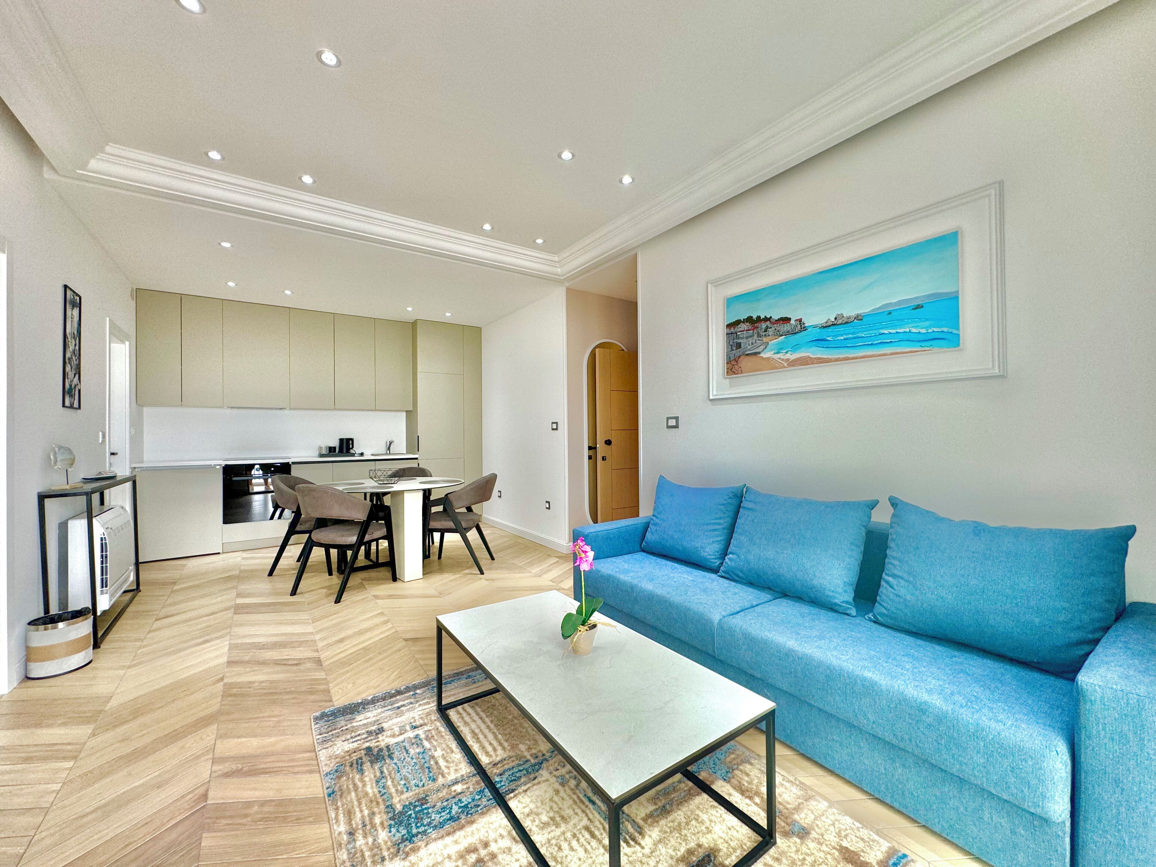 Suite Deluks | Area keluarga | Televisi LCD 32-inci dengan saluran TV kabel