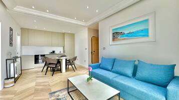 Suite Deluks | Area keluarga | Televisi LCD 32-inci dengan saluran TV kabel