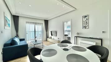 Phòng Suite Deluxe | Bếp riêng | Dụng cụ pha espresso, dụng cụ pha cà phê/trà, ấm điện, khăn giấy