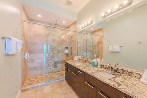 Shower, hair dryer, towels, soap - Amberjack Oasis  (South Padre Island)