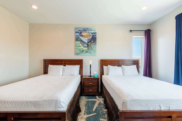 5 Schlafzimmer, Schreibtisch, Bügeleisen/Bügelbrett, Reisekinderbett