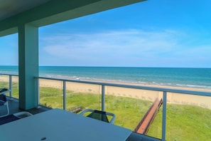 Dining - Dolphin Paradise (South Padre Island)
