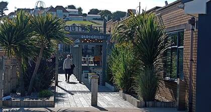 Sleeps 6, Pets Allowed & Free Parking