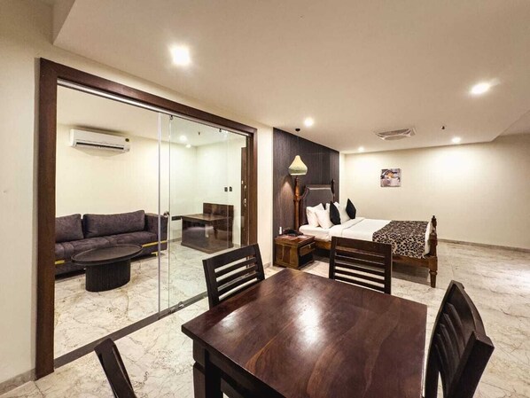 Living area - PAPAYA TREE HOTELS (Indore)