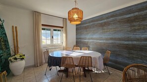 Dining - Casa Lu 153289/AL Salir do Porto 4-bedroom villa 10 minutes' walk from the beach (Salir do Porto)